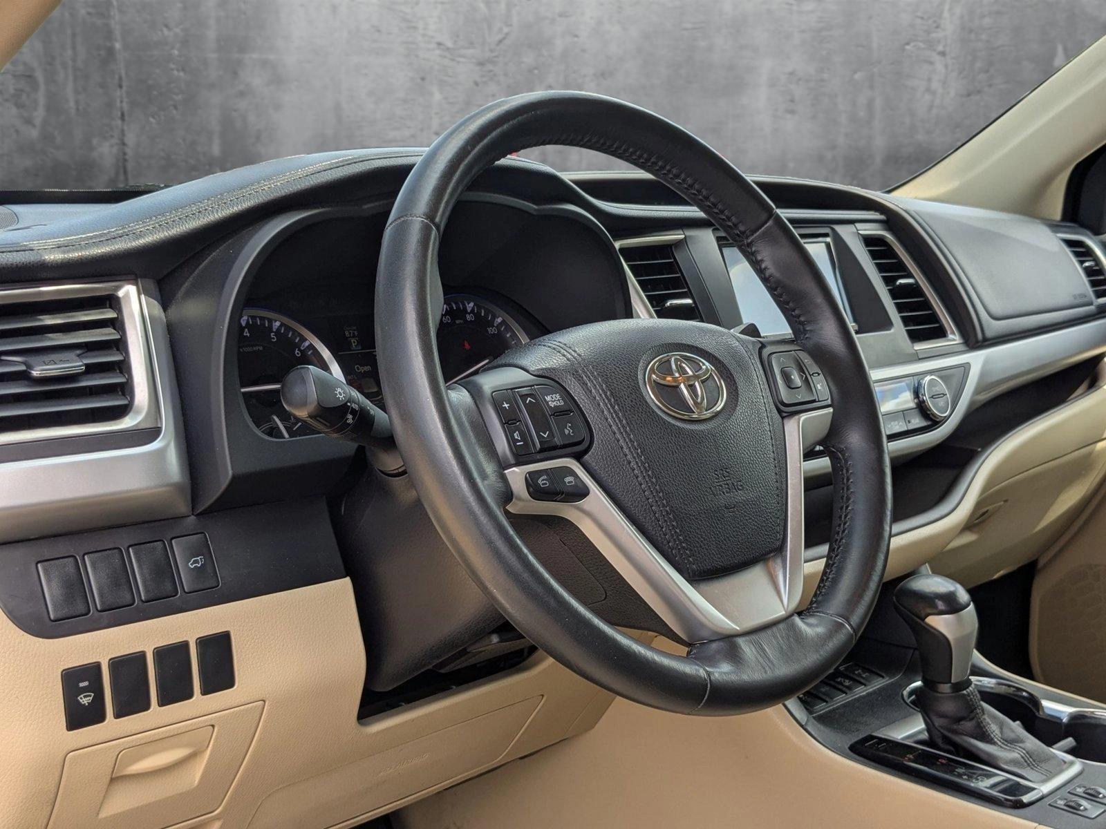 2015 Toyota Highlander Vehicle Photo in St. Petersburg, FL 33713