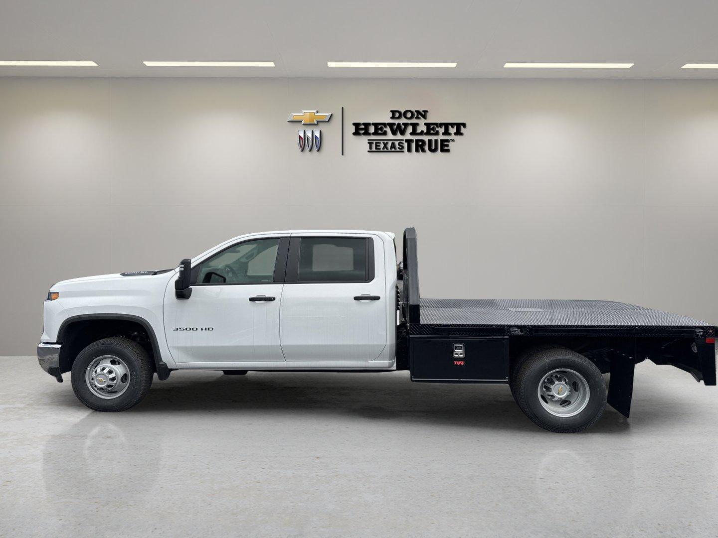 2025 Chevrolet Silverado 3500 HD Chassis Cab Vehicle Photo in GEORGETOWN, TX 78626-7508