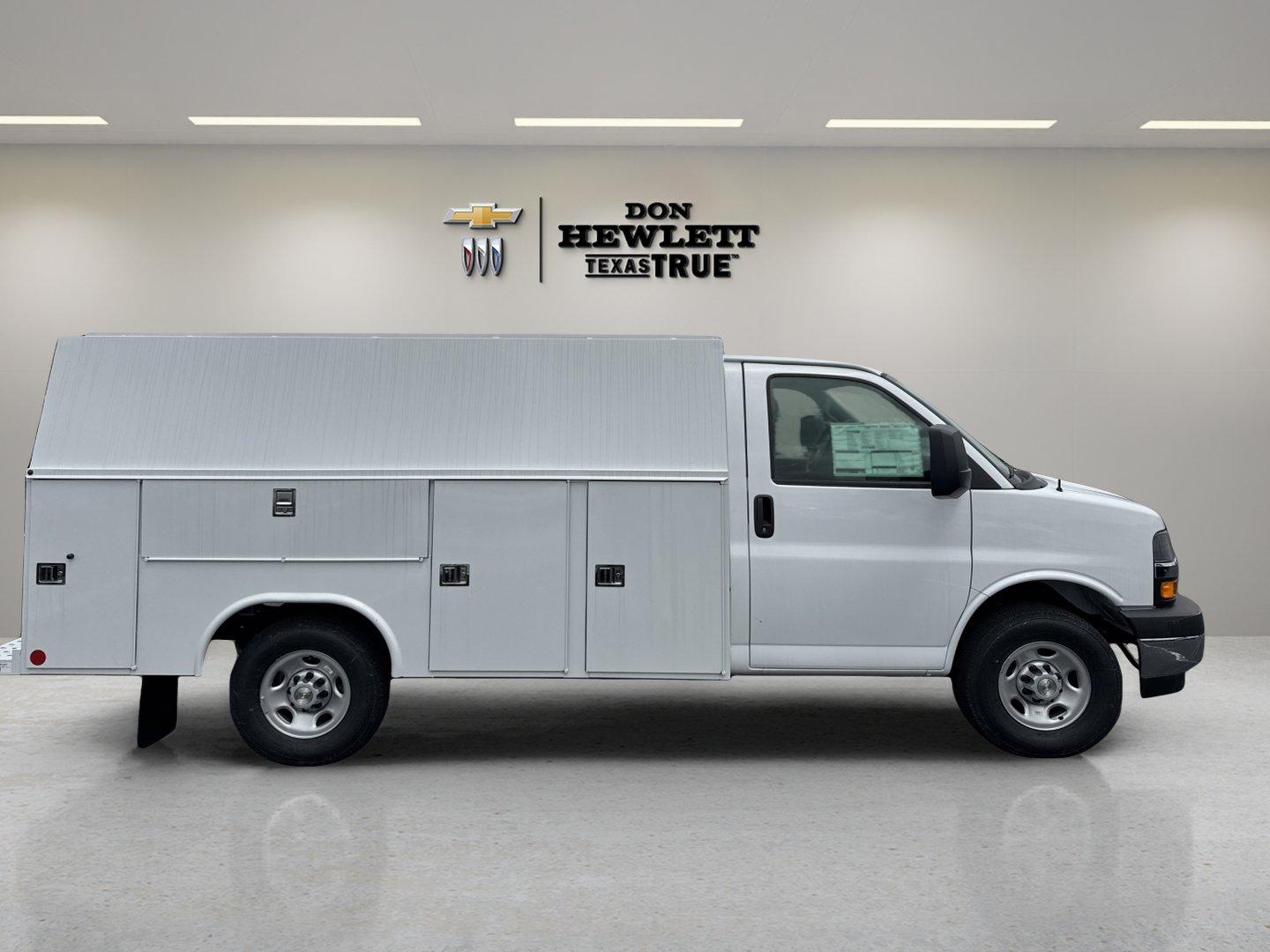 2025 Chevrolet Express Cutaway 3500 Vehicle Photo in GEORGETOWN, TX 78626-7508
