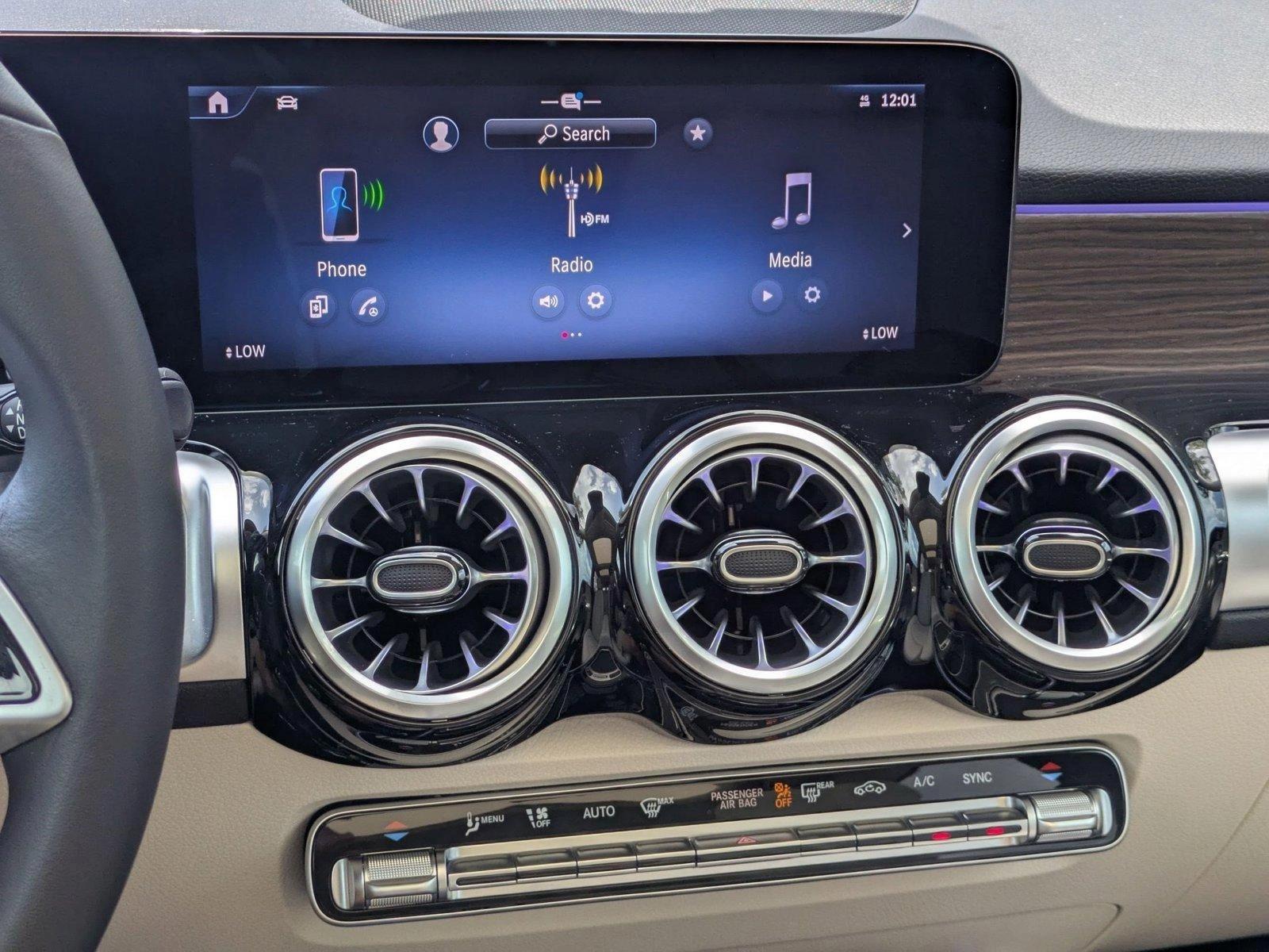 2025 Mercedes-Benz GLB Vehicle Photo in Sarasota, FL 34231
