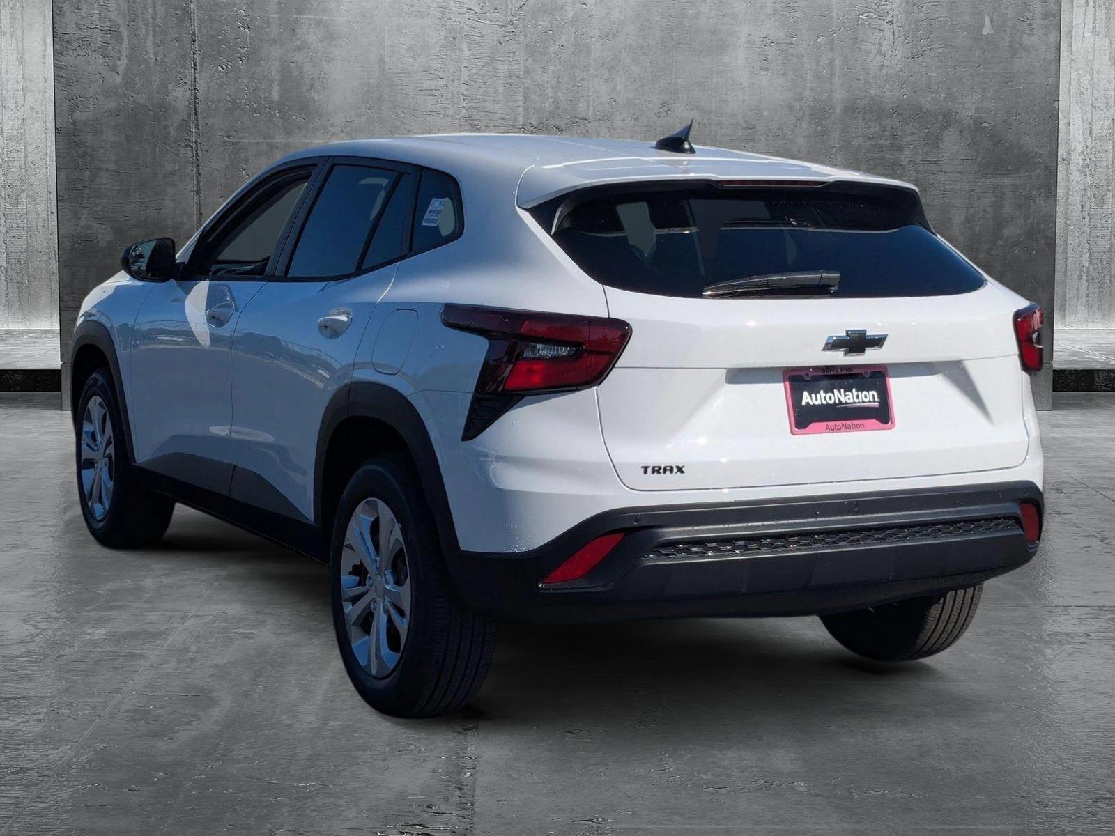 2025 Chevrolet Trax Vehicle Photo in VALENCIA, CA 91355-1705