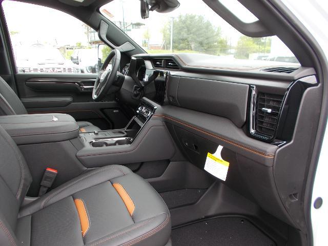 2025 GMC Sierra 2500 HD Vehicle Photo in LOWELL, MA 01852-4336