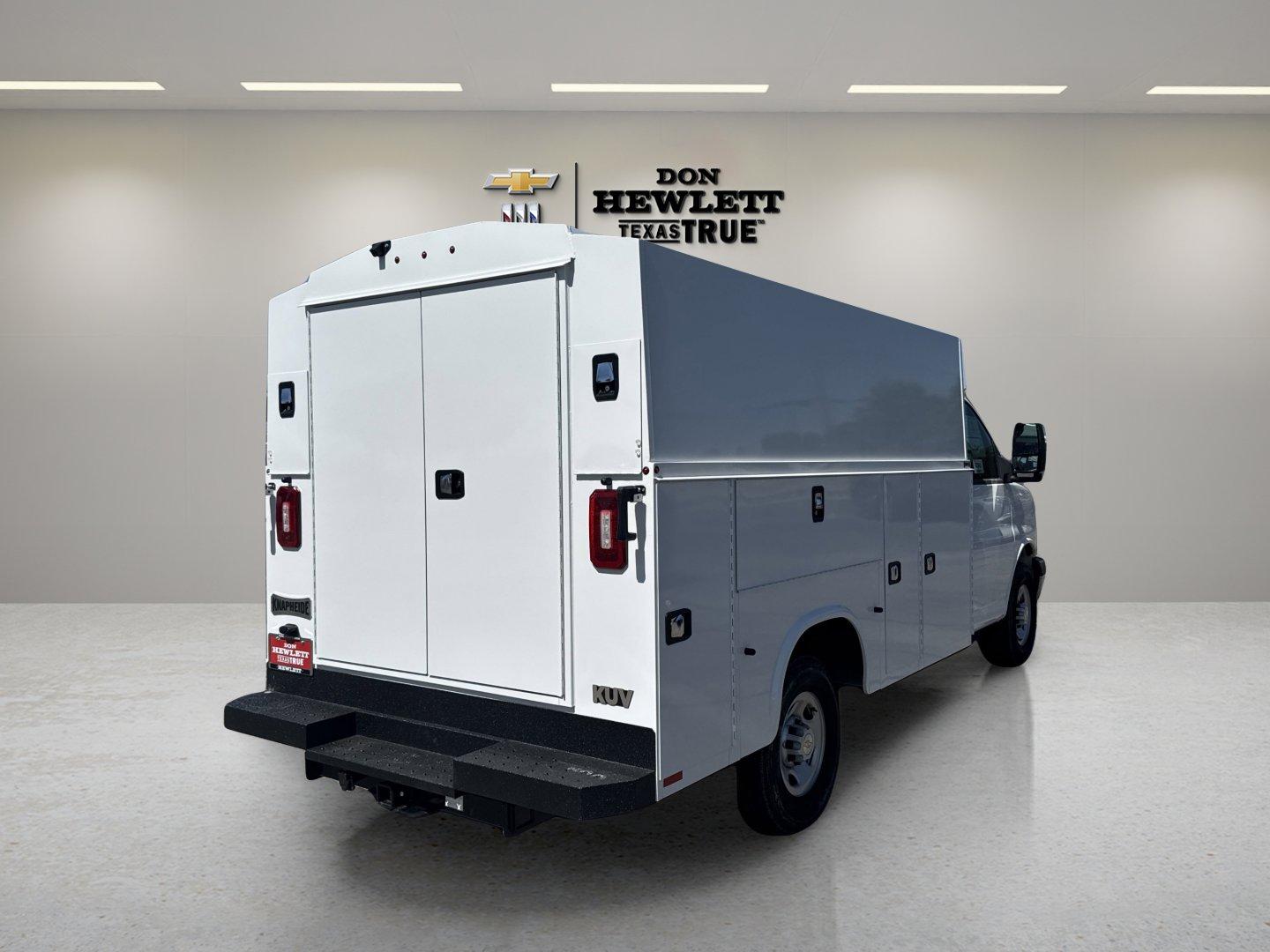 2025 Chevrolet Express Cutaway 3500 Vehicle Photo in GEORGETOWN, TX 78626-7508