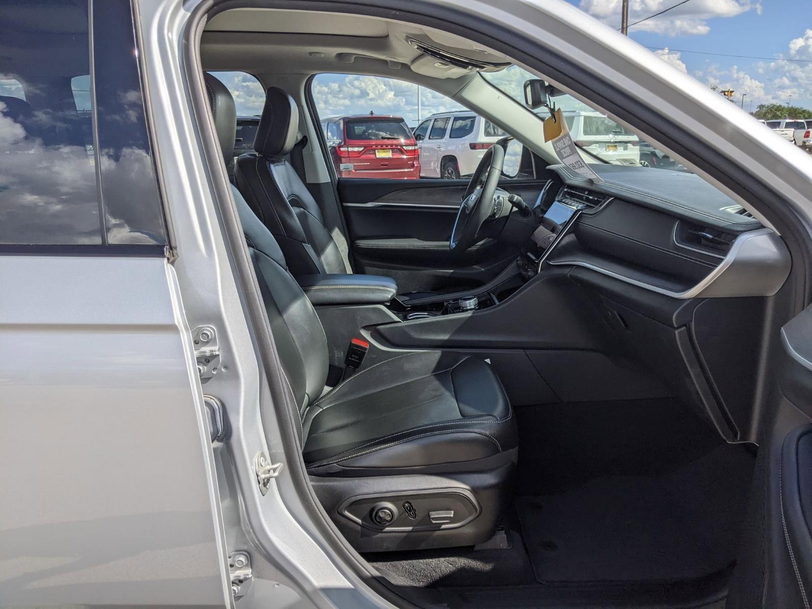2023 Jeep Grand Cherokee Vehicle Photo in Seguin, TX 78155