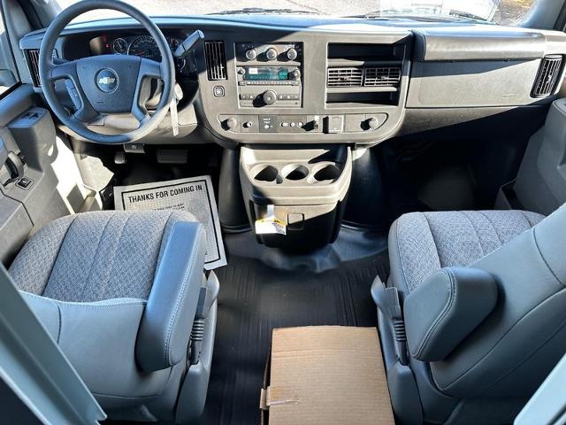 2024 Chevrolet Express Cutaway 3500 Vehicle Photo in COLUMBIA, MO 65203-3903