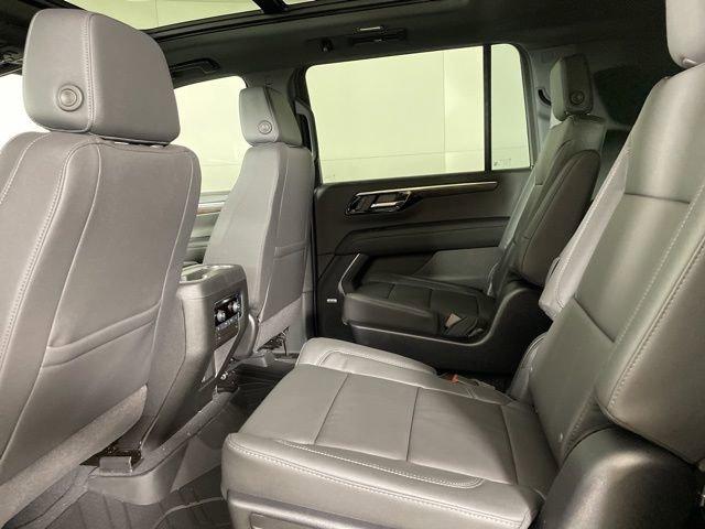 2025 Chevrolet Suburban Vehicle Photo in PHOENIX, AZ 85014-3381
