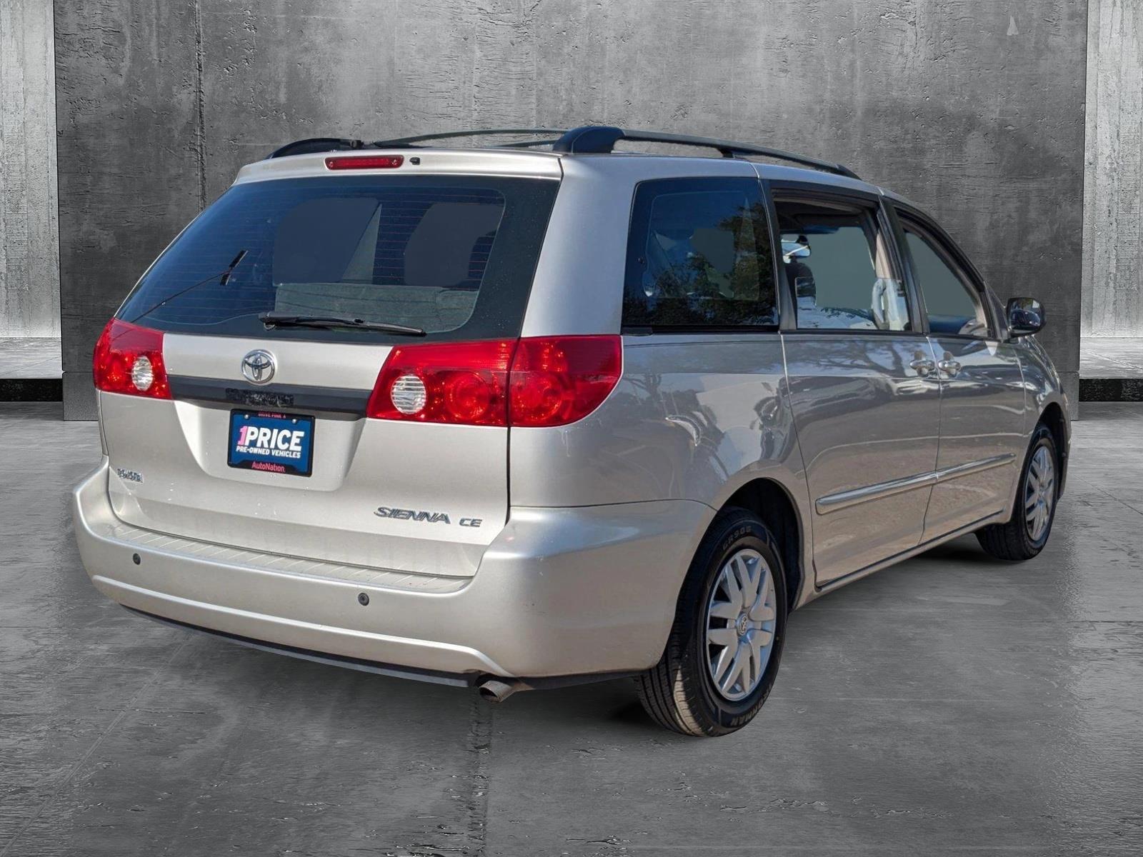 2007 Toyota Sienna Vehicle Photo in Tampa, FL 33614