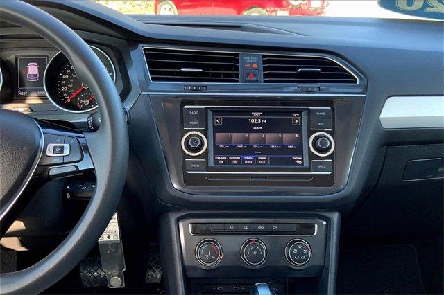 2020 Volkswagen Tiguan Vehicle Photo in KANSAS CITY, MO 64114-4545