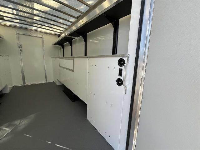 2025 Chevrolet Express Cutaway 3500 Vehicle Photo in ALCOA, TN 37701-3235