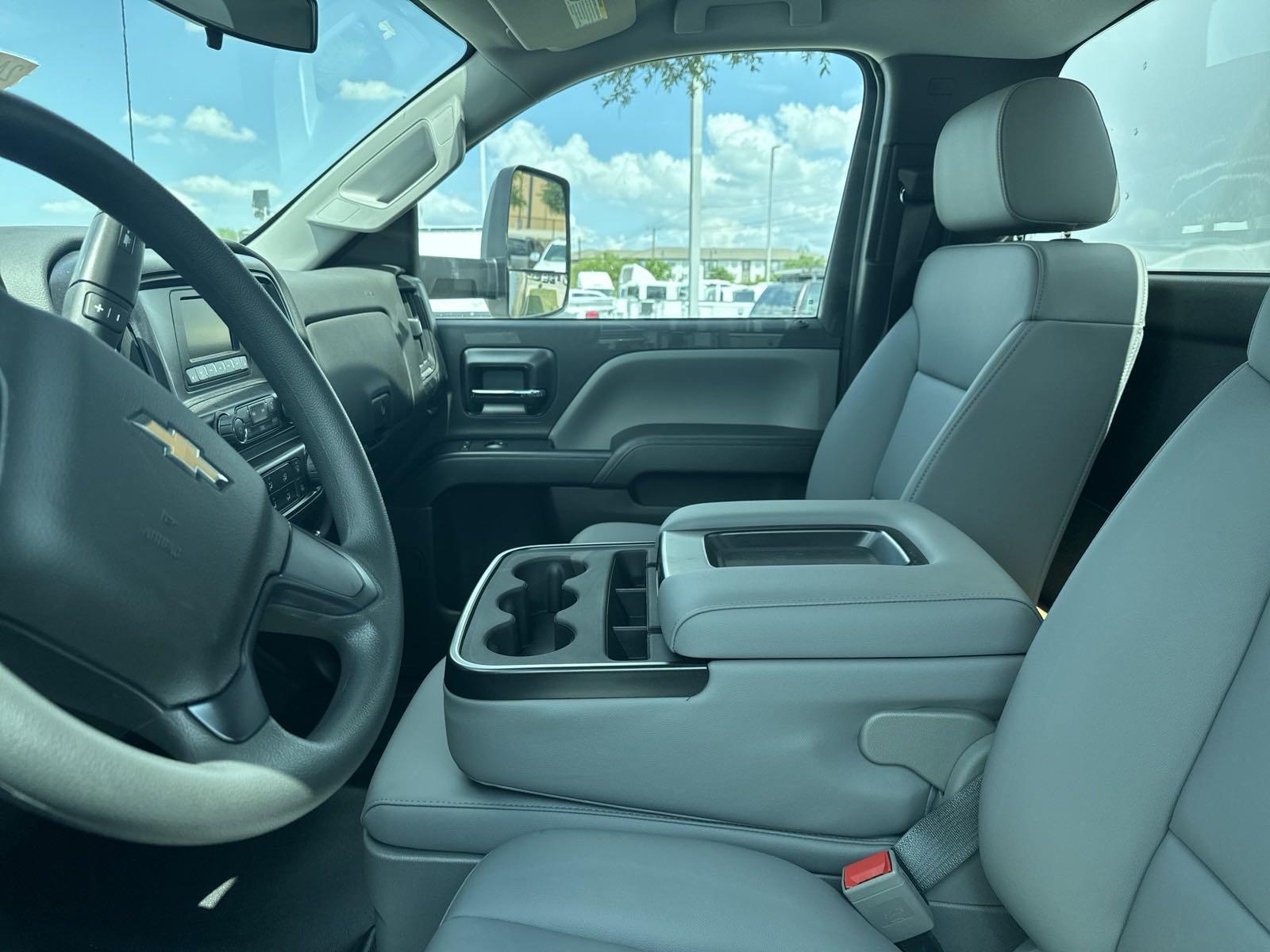 2024 Chevrolet Silverado 5500 HD Vehicle Photo in GEORGETOWN, TX 78626-7508