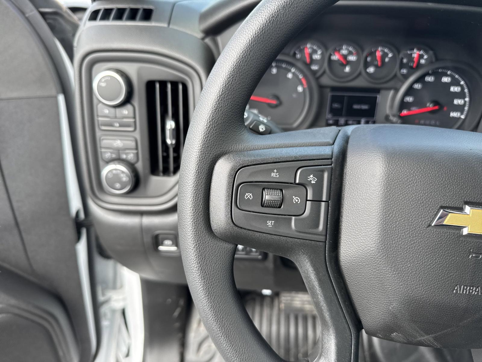 2025 Chevrolet Silverado 3500 HD Chassis Cab Vehicle Photo in GEORGETOWN, TX 78626-7508