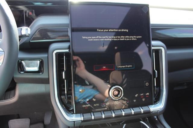 2025 GMC Yukon Vehicle Photo in Greenville, TX 75402