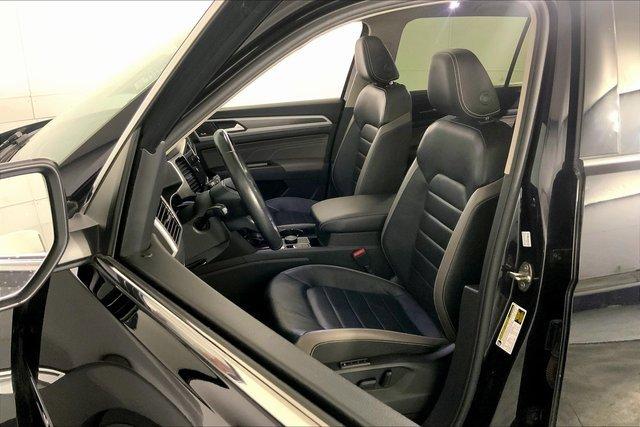 2023 Volkswagen Atlas Vehicle Photo in KANSAS CITY, MO 64114-4502
