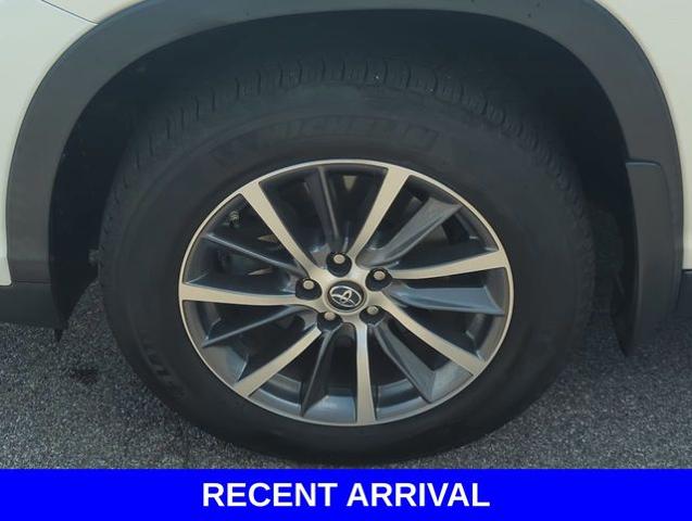 2019 Toyota Highlander Vehicle Photo in Merrillville, IN 46410