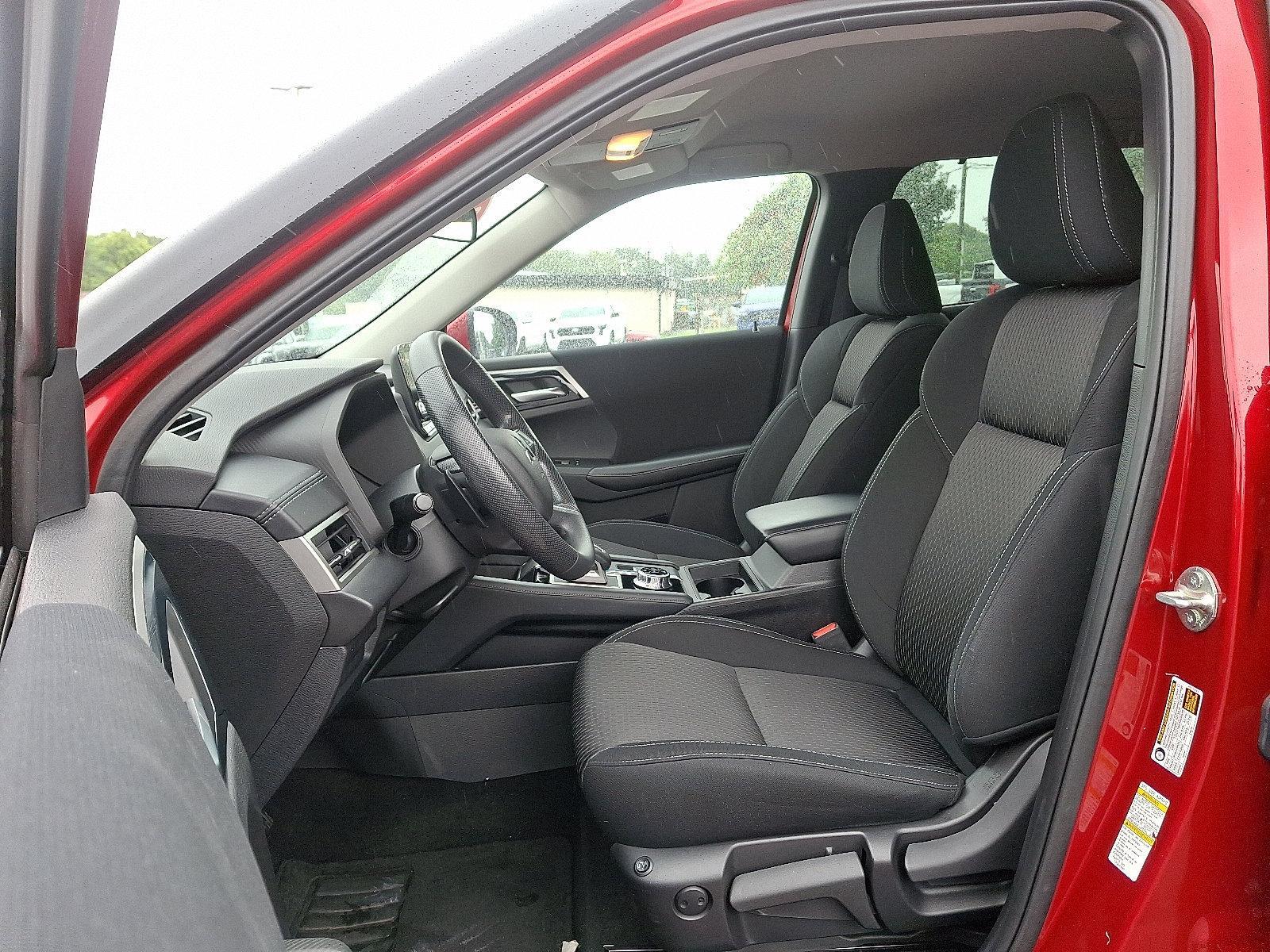 2022 Mitsubishi Outlander Vehicle Photo in Trevose, PA 19053