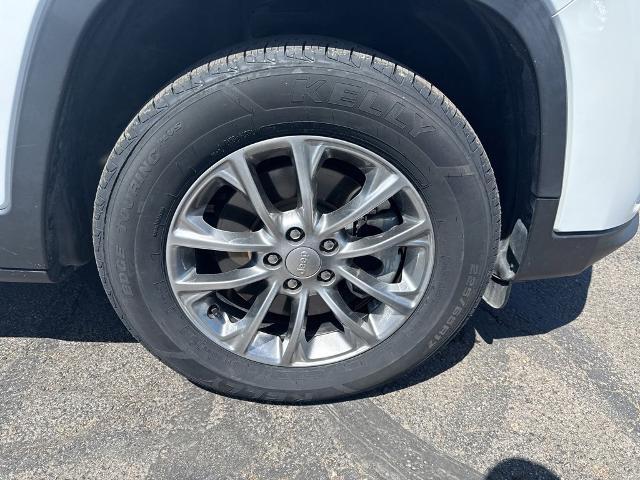 2021 Jeep Cherokee Vehicle Photo in MANHATTAN, KS 66502-5036