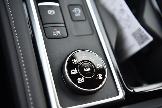 2025 Nissan Pathfinder Vehicle Photo in Ballwin, MO 63011