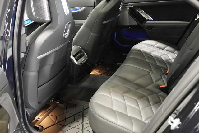 2024 BMW 760i xDrive Vehicle Photo in GRAPEVINE, TX 76051