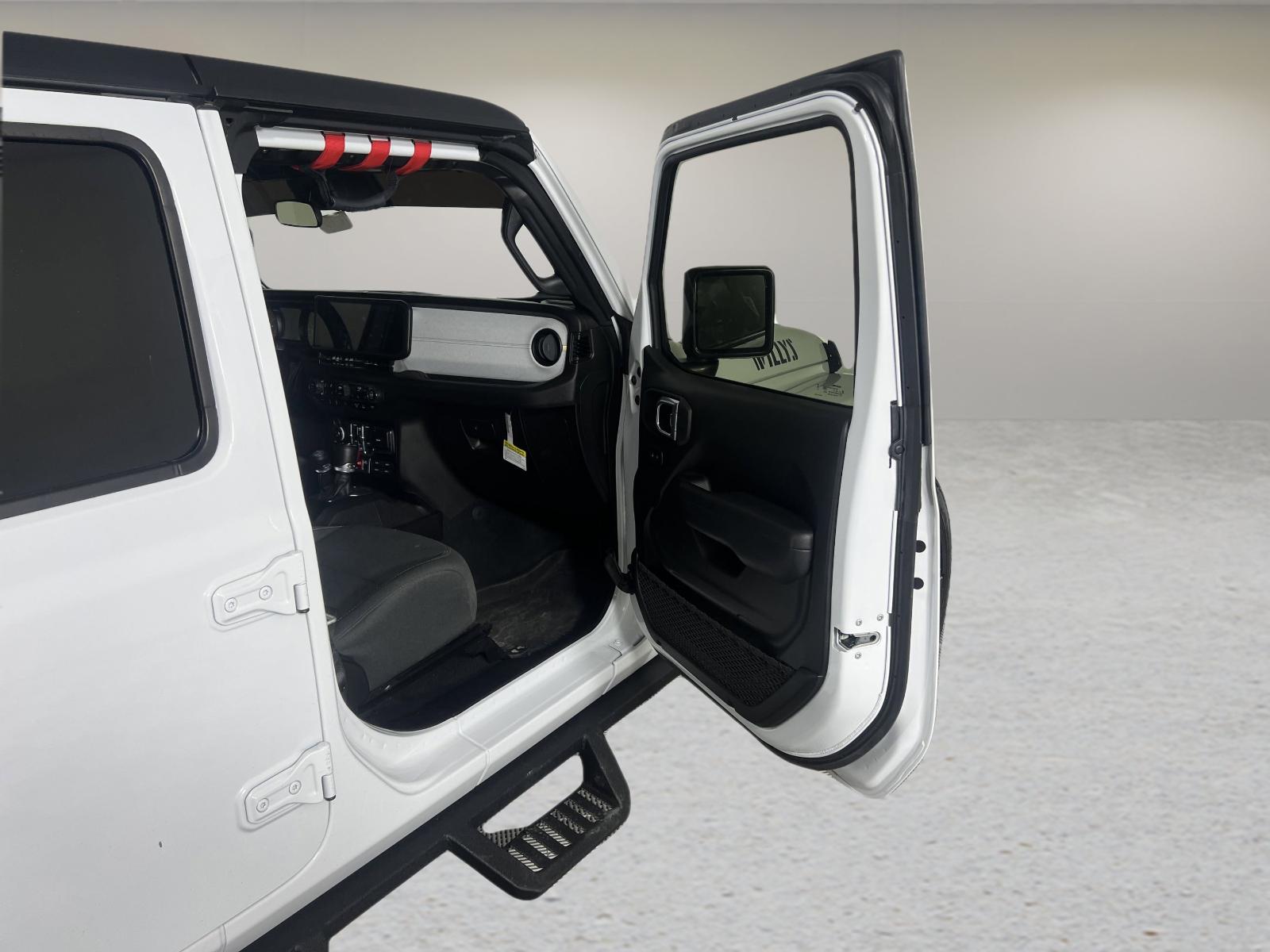 2024 Jeep Gladiator Vehicle Photo in GEORGETOWN, TX 78626-7508