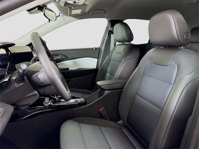 2025 Chevrolet Trax Vehicle Photo in PUYALLUP, WA 98371-4149