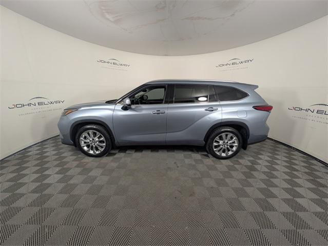 2022 Toyota Highlander Vehicle Photo in ENGLEWOOD, CO 80113-6708