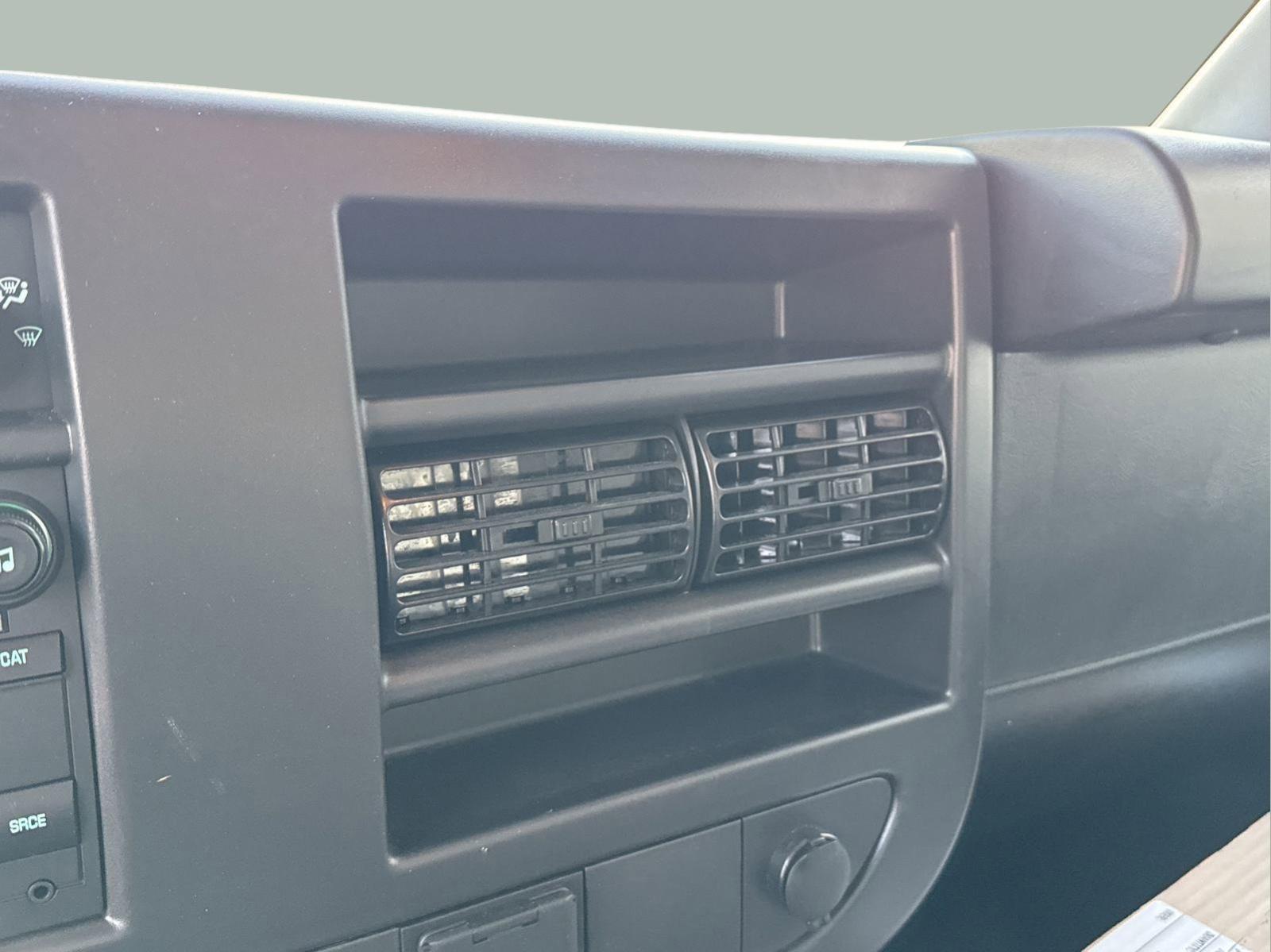 2024 Chevrolet Express Cutaway 3500 Vehicle Photo in GEORGETOWN, TX 78626-7508