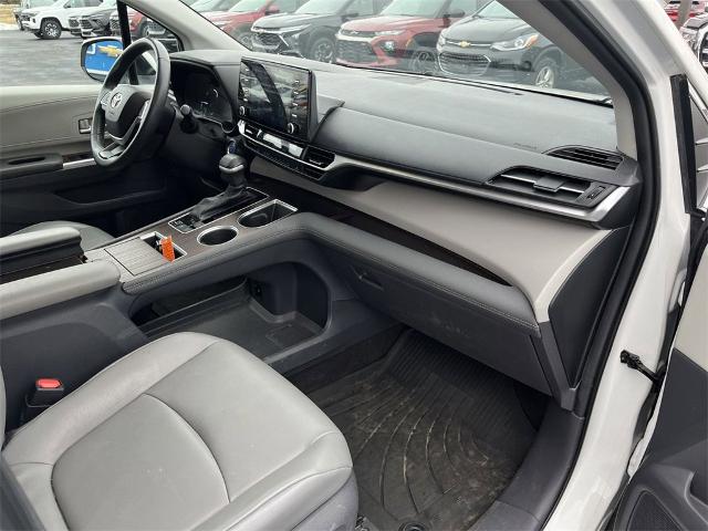 2021 Toyota Sienna Vehicle Photo in TULLY, NY 13159-3159