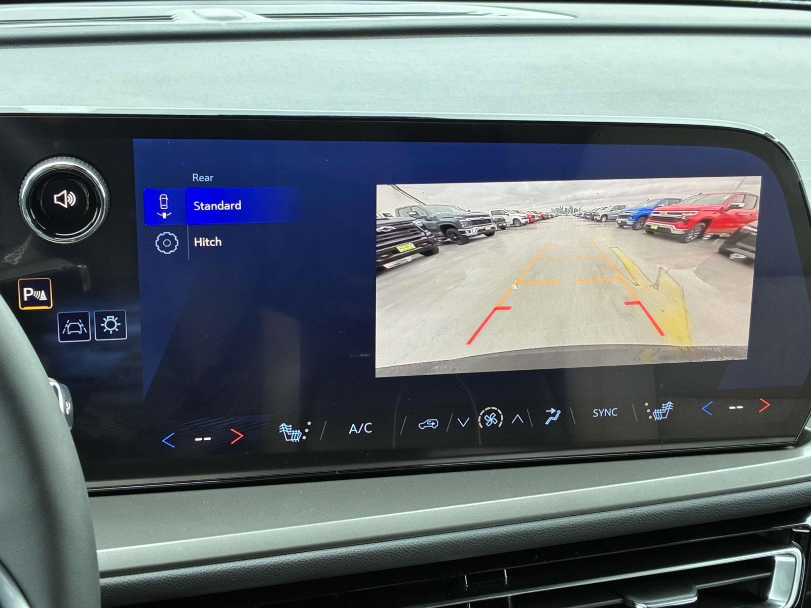 2025 Chevrolet Traverse Vehicle Photo in LOS ANGELES, CA 90007-3794
