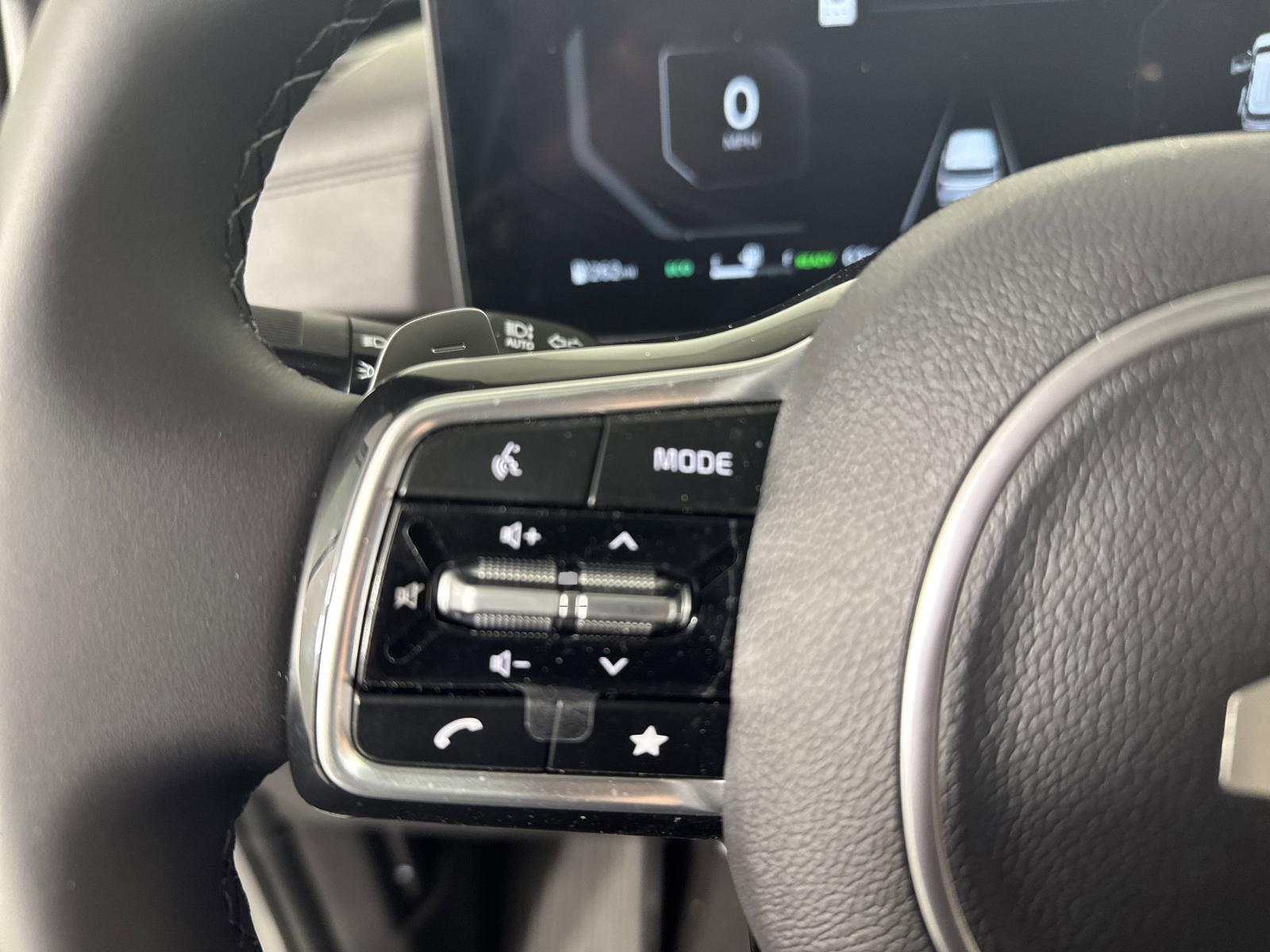 2025 Kia Carnival Hybrid Vehicle Photo in GEORGETOWN, TX 78626-7508