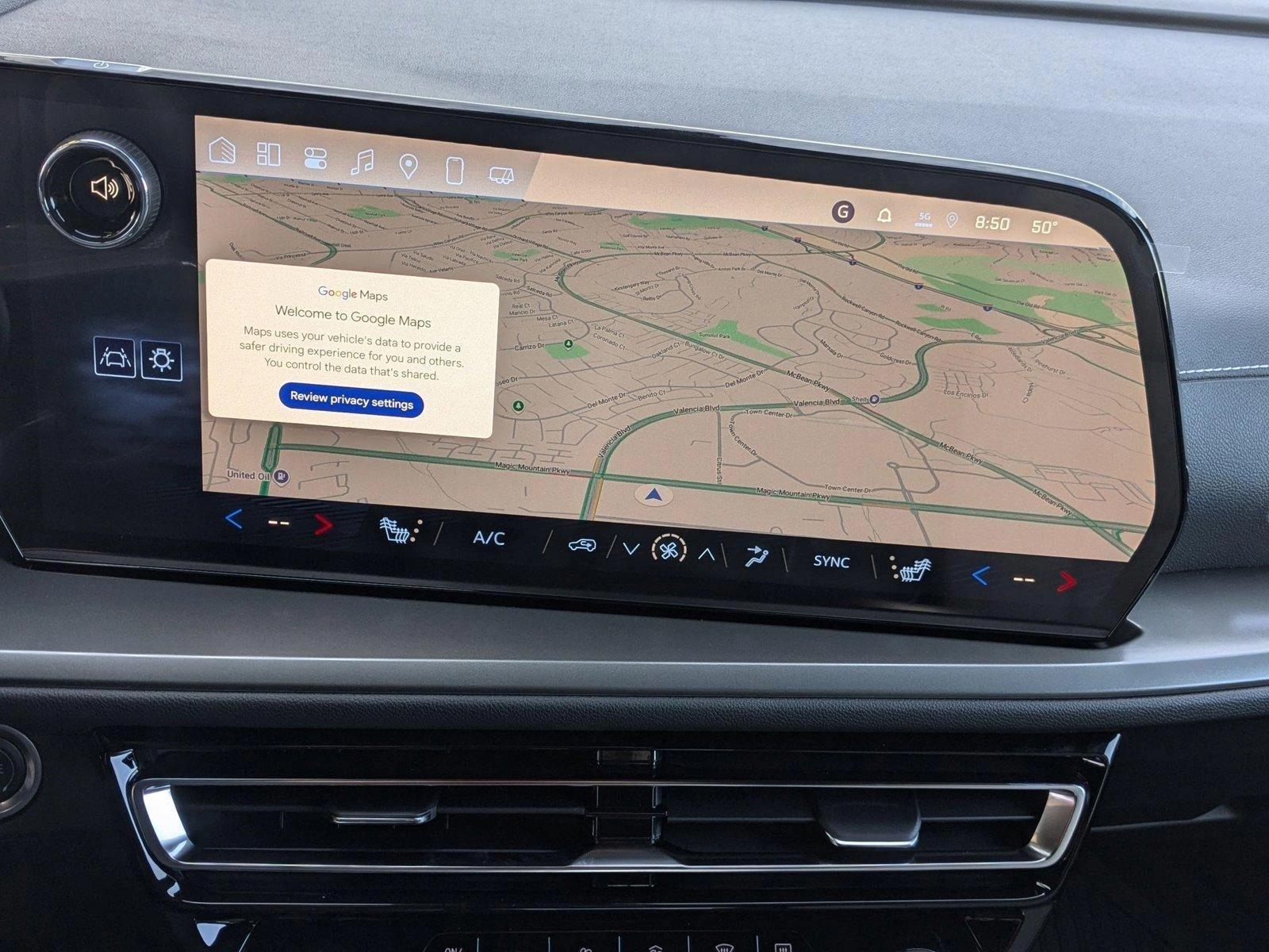 2025 Chevrolet Traverse Vehicle Photo in VALENCIA, CA 91355-1705