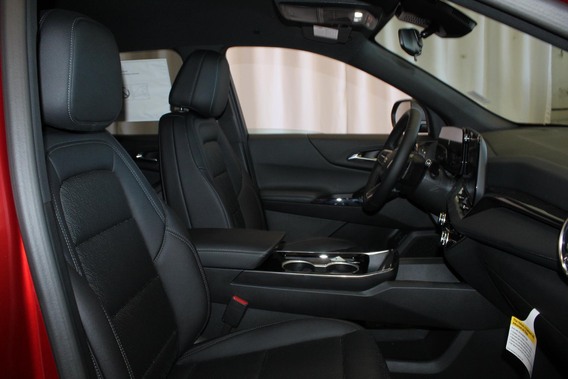 2025 Chevrolet Equinox Vehicle Photo in NORTHAMPTON, MA 01060-1120