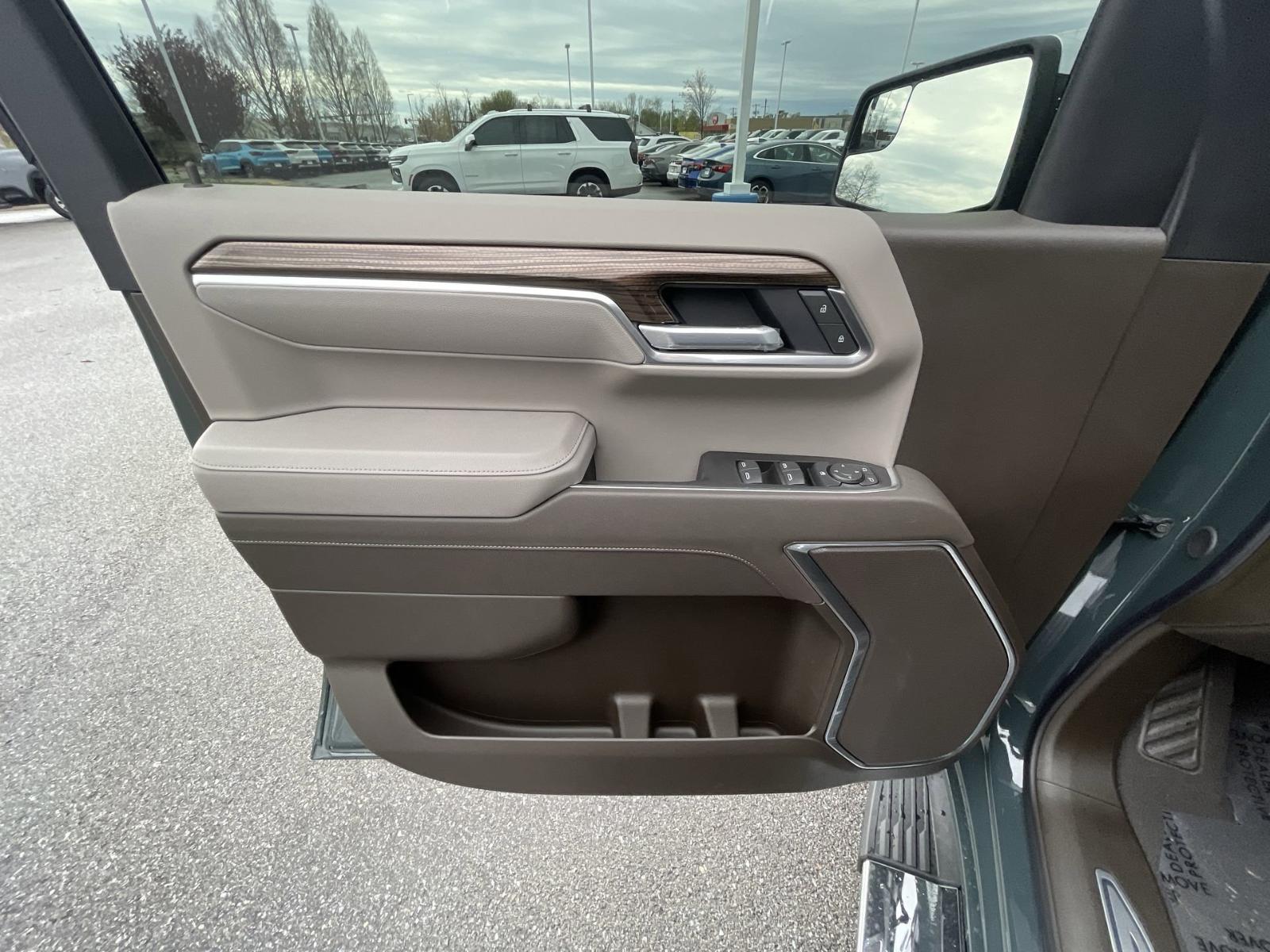 2025 Chevrolet Silverado 1500 Vehicle Photo in BENTONVILLE, AR 72712-4322