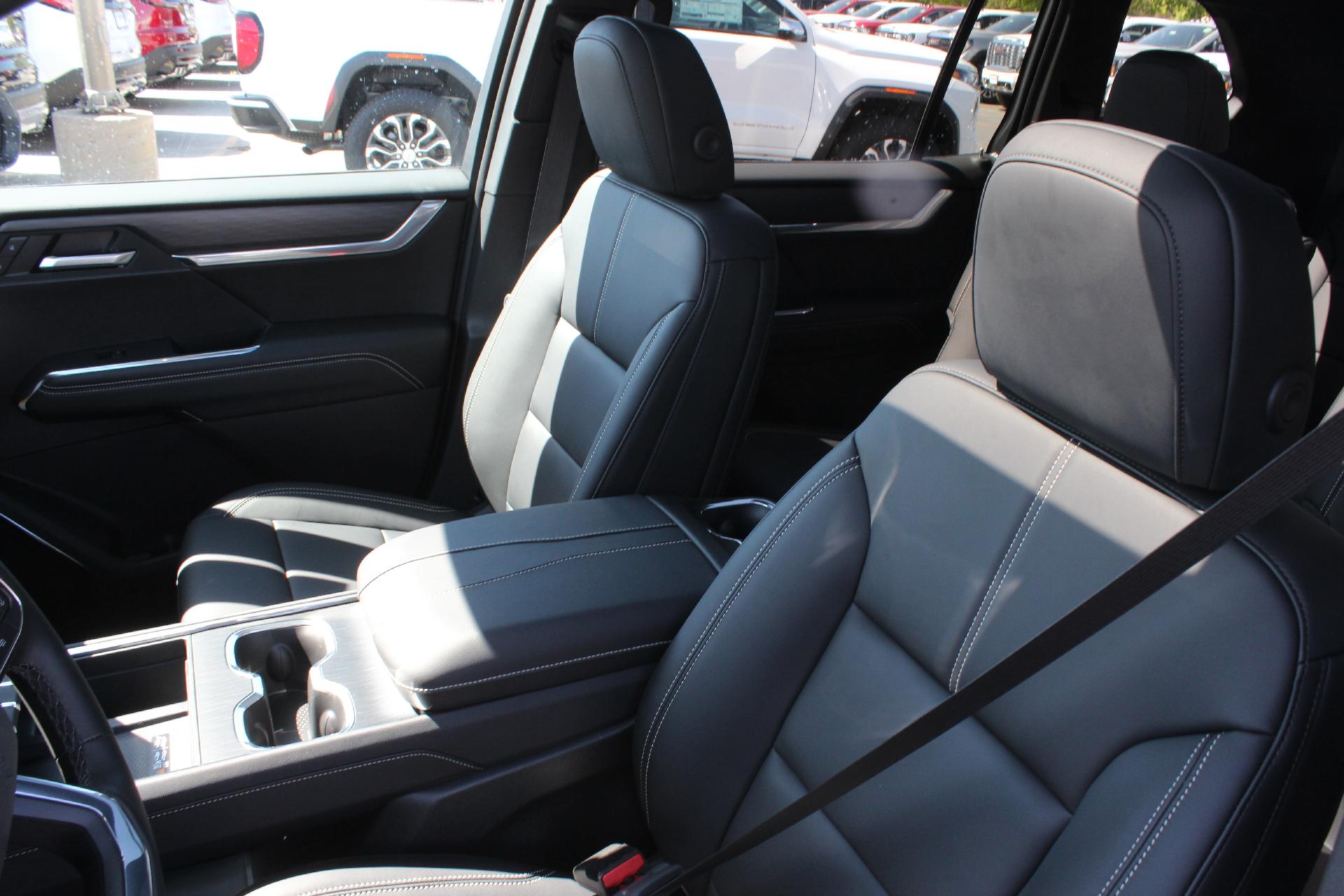 2025 GMC Acadia Vehicle Photo in AURORA, CO 80012-4011