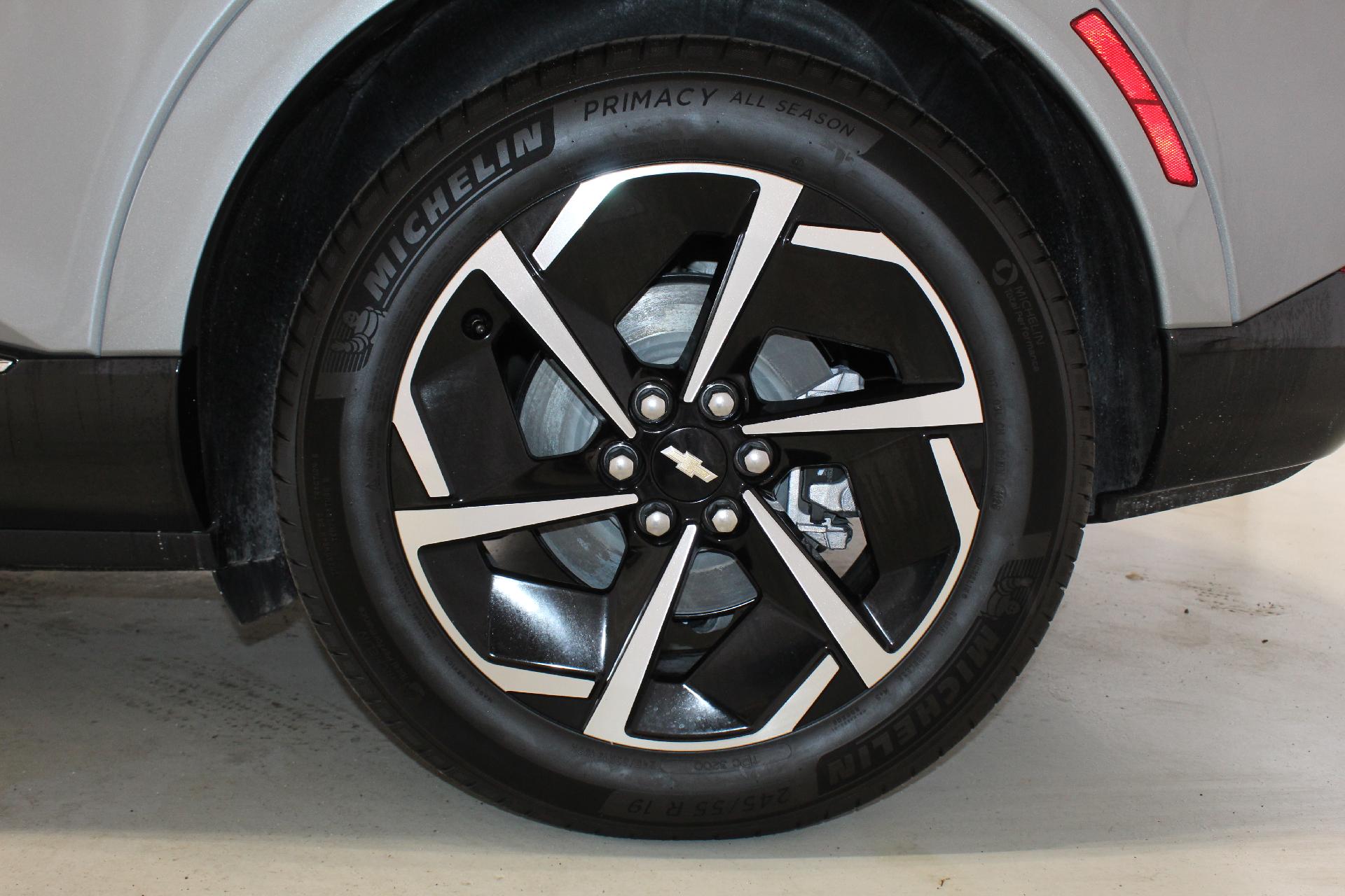 2025 Chevrolet Equinox EV Vehicle Photo in NORTHAMPTON, MA 01060-1120