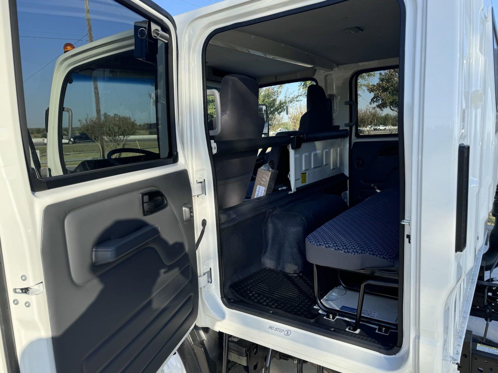 2025 Chevrolet Low Cab Forward 5500 XG Vehicle Photo in GEORGETOWN, TX 78626-7508