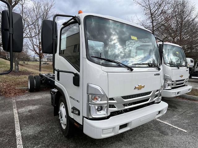 2025 Chevrolet Low Cab Forward 4500 Vehicle Photo in ALCOA, TN 37701-3235