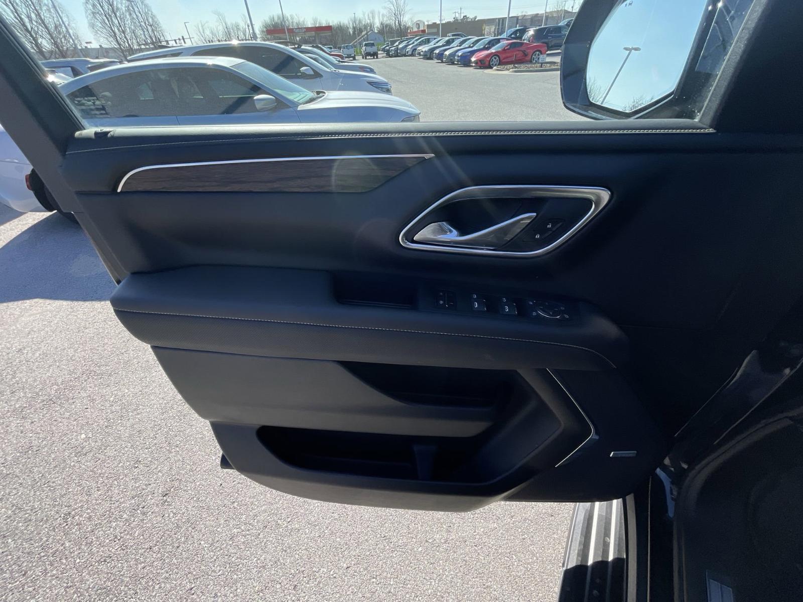 2024 Chevrolet Suburban Vehicle Photo in BENTONVILLE, AR 72712-4322