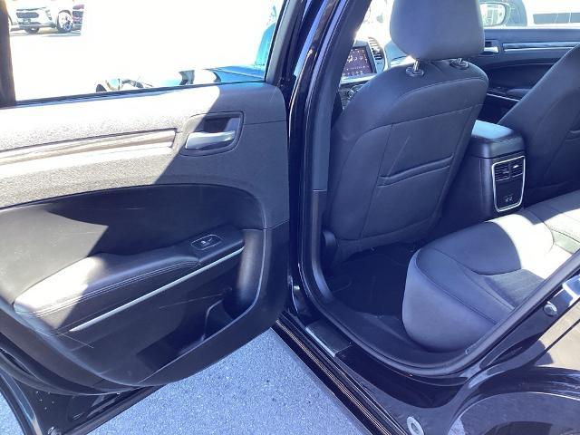 2022 Chrysler 300 Vehicle Photo in Gardner, MA 01440