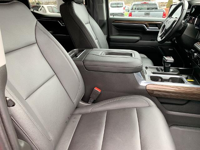 2022 Chevrolet Silverado 1500 Vehicle Photo in MOON TOWNSHIP, PA 15108-2571