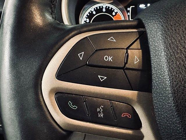 2017 Jeep Cherokee Vehicle Photo in MEDINA, OH 44256-9631
