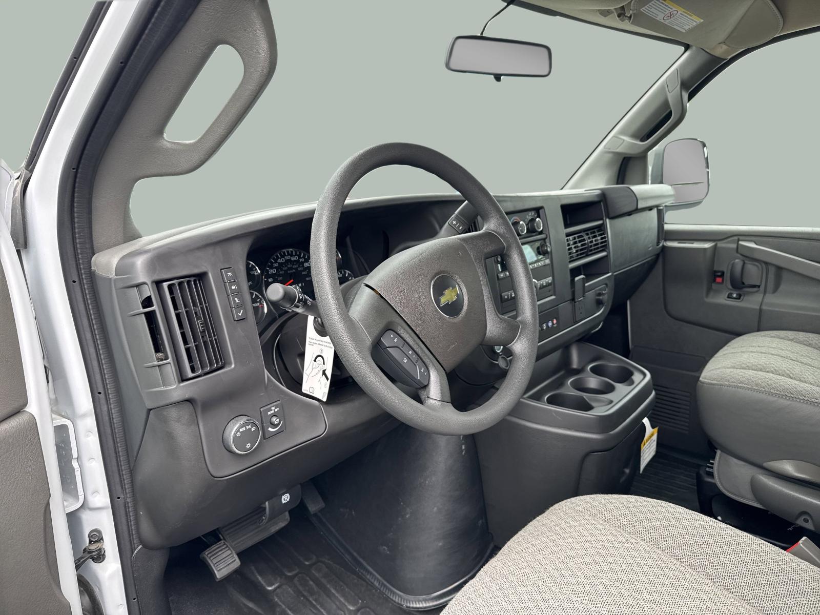 2024 Chevrolet Express Cargo 2500 Vehicle Photo in GEORGETOWN, TX 78626-7508