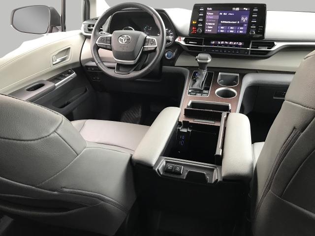 2023 Toyota Sienna Vehicle Photo in GREEN BAY, WI 54303-3330