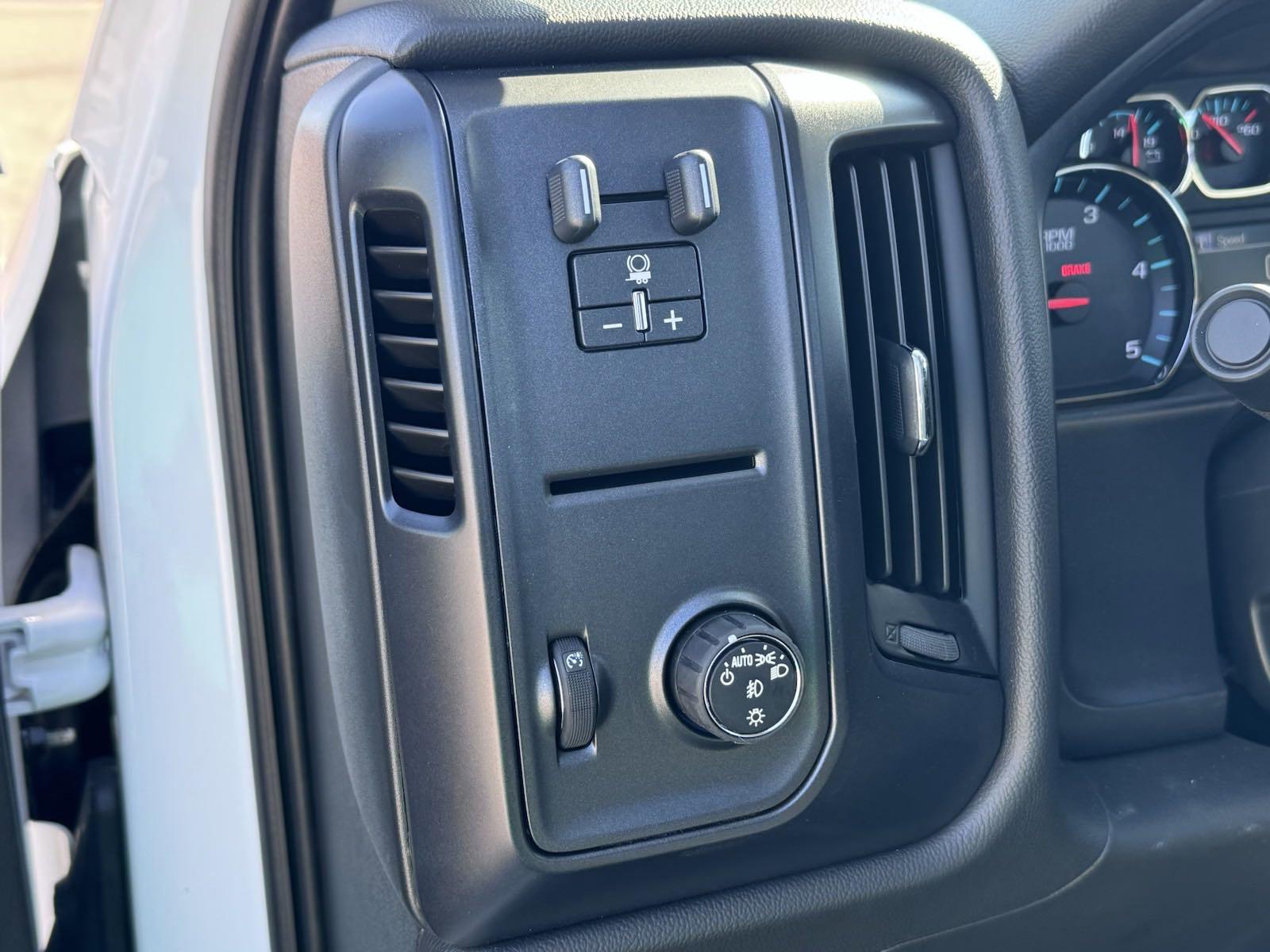 2024 Chevrolet Silverado 6500 HD Vehicle Photo in GEORGETOWN, TX 78626-7508