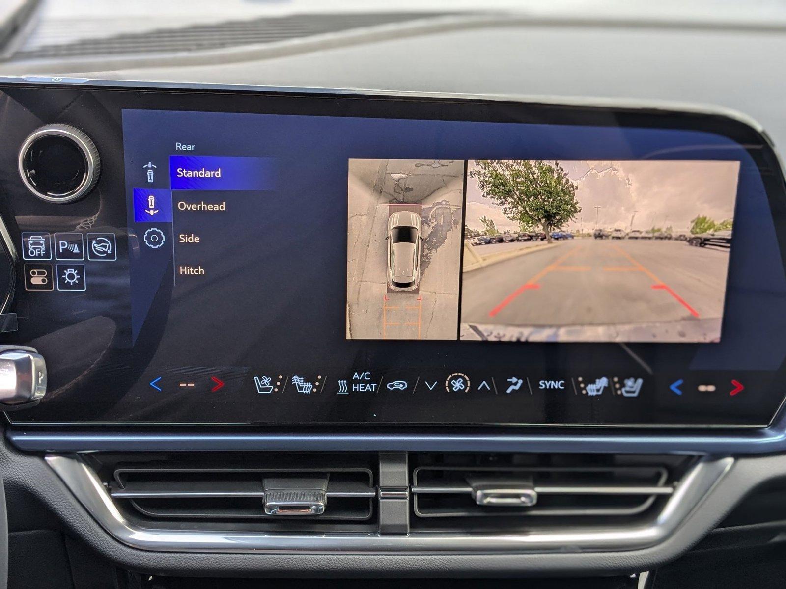 2025 Chevrolet Equinox EV Vehicle Photo in VALENCIA, CA 91355-1705