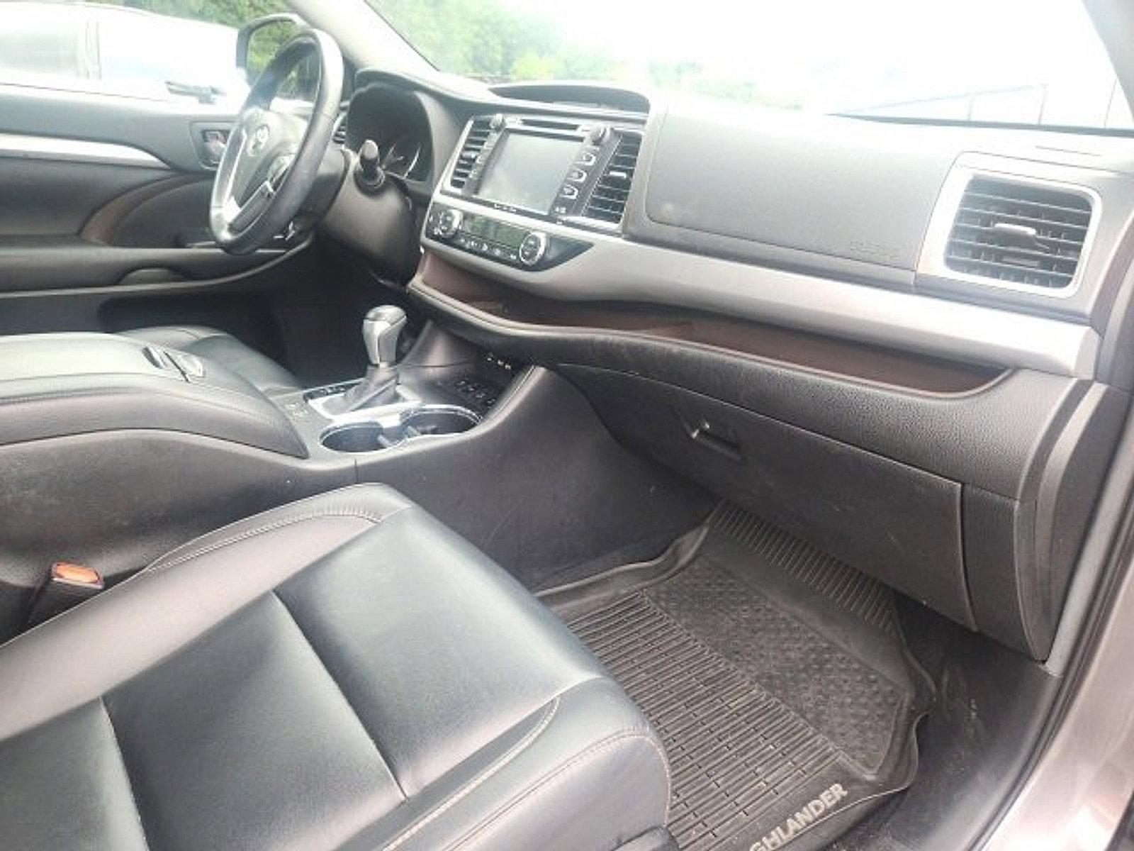 2019 Toyota Highlander Vehicle Photo in Harrisburg, PA 17111