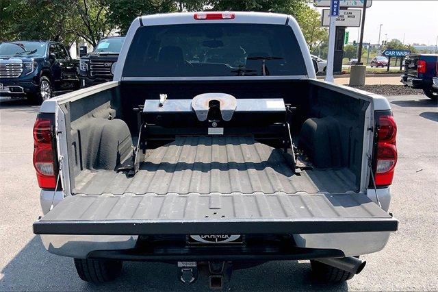 2004 Chevrolet Silverado 2500 HD Vehicle Photo in INDEPENDENCE, MO 64055-1377