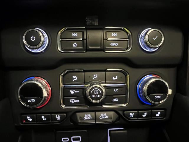 2023 GMC Yukon XL Vehicle Photo in Roslyn, NY 11576