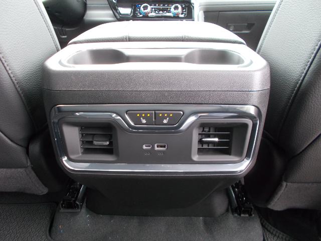 2025 GMC Sierra 2500 HD Vehicle Photo in LOWELL, MA 01852-4336