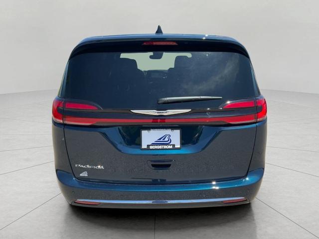 2025 Chrysler Pacifica Vehicle Photo in Kaukauna, WI 54130