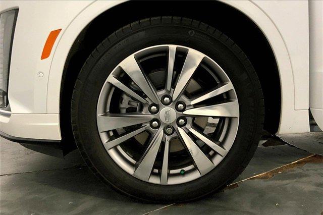 2024 Cadillac XT6 Vehicle Photo in KANSAS CITY, MO 64114-4545